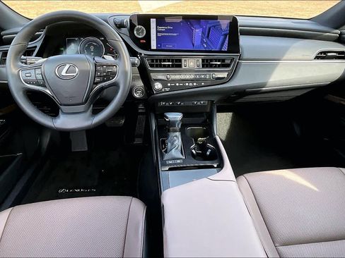 Used 2023 Lexus ES 300h w/ Premium Package image 15
