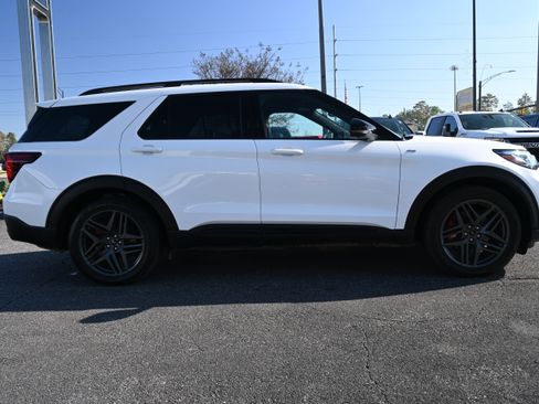 Used 2025 Ford Explorer ST-Line w/ Premium Package image 11