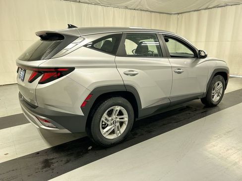 Used 2025 Hyundai Tucson SE image 2