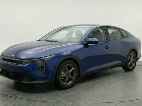 Used 2025 Kia K4 FWD image 3