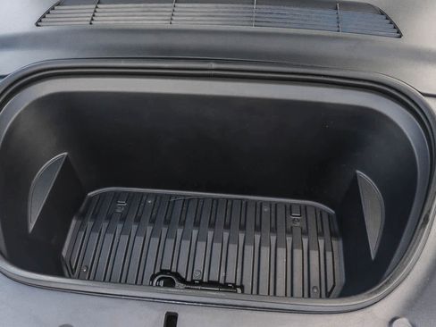 Used 2023 Tesla Model Y Long Range image 25