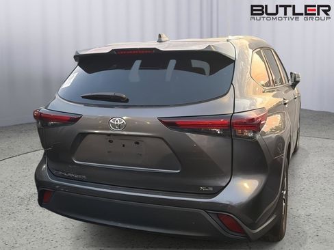 Certified 2024 Toyota Highlander XLE FWD image 9