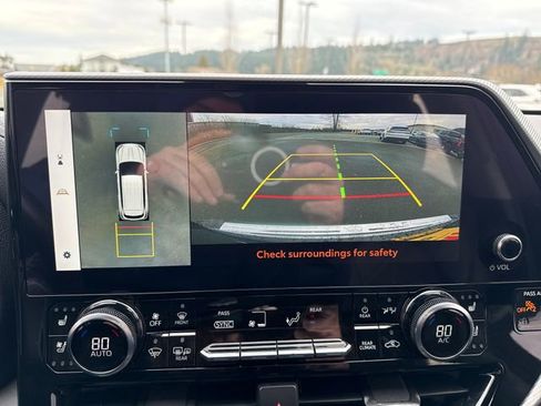 Used 2023 Toyota Highlander Platinum image 29