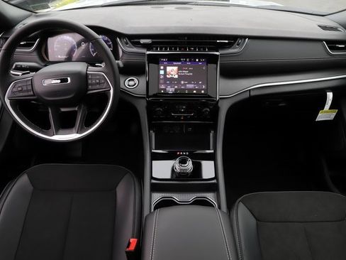 New 2025 Jeep Grand Cherokee L Altitude image 21