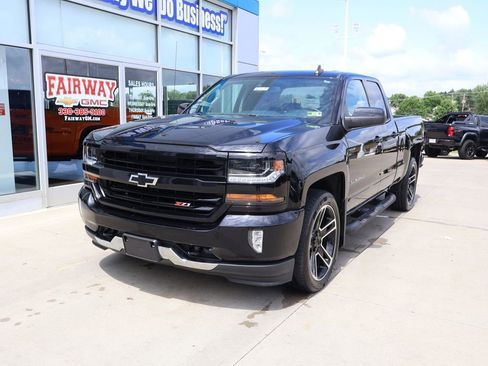 Used 2019 Chevrolet Silverado 1500 LT w/ LPO, Black Pack AWD/4WD image 6
