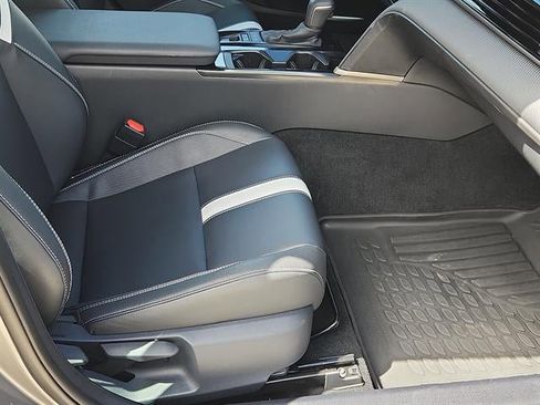 Used 2025 Toyota Camry SE w/ Convenience Package image 12