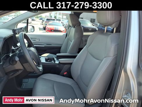 Used 2025 Toyota Sienna XLE FWD image 17
