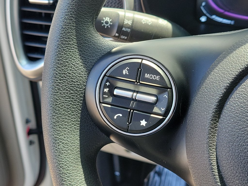 Used 2025 Kia Soul LX w/ LX Technology Package FWD image 28