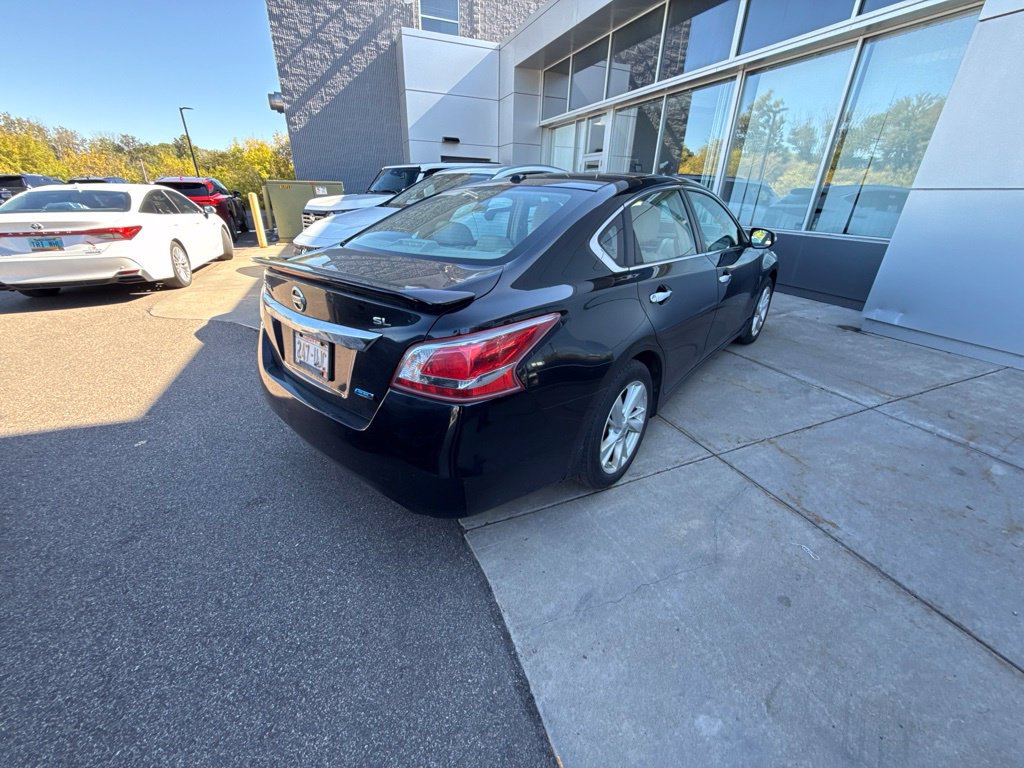 Used 2013 Nissan Altima 2.5 SL w/ Technology Pkg FWD image 4
