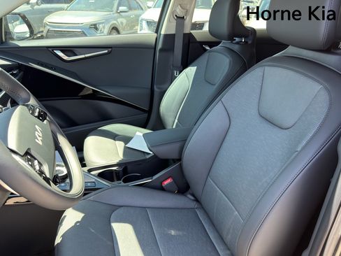 New 2026 Kia Niro Wave FWD image 10