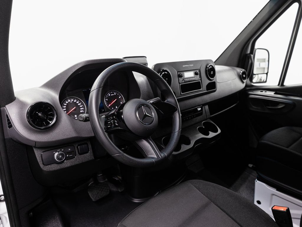 Used 2025 Mercedes-Benz Sprinter 2500 image 8