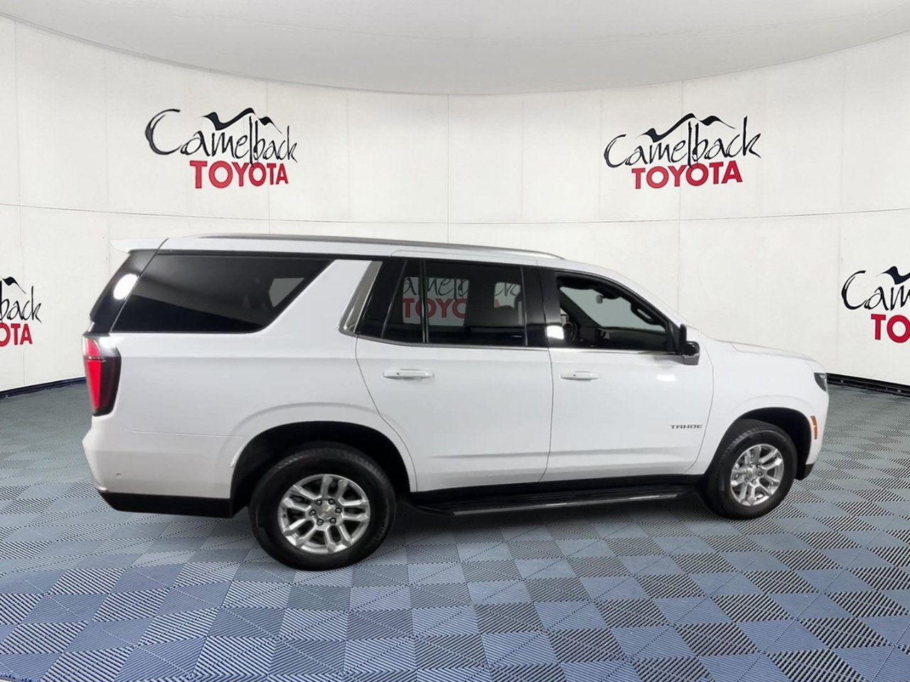 Used 2025 Chevrolet Tahoe LT AWD/4WD image 3