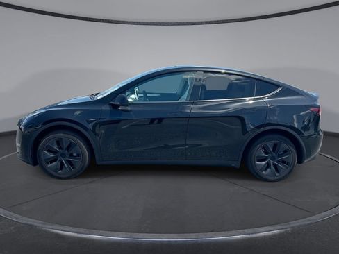 Used 2024 Tesla Model Y 2WD image 5