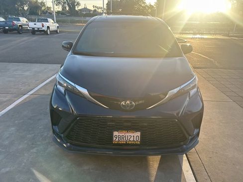 Used 2022 Toyota Sienna XSE w/ XSE Plus Package AWD/4WD image 2