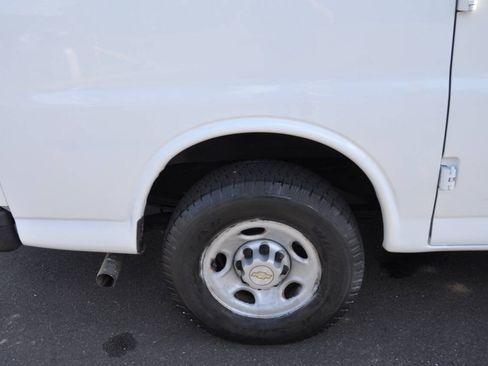 Used 2009 Chevrolet Express 2500 RWD image 21