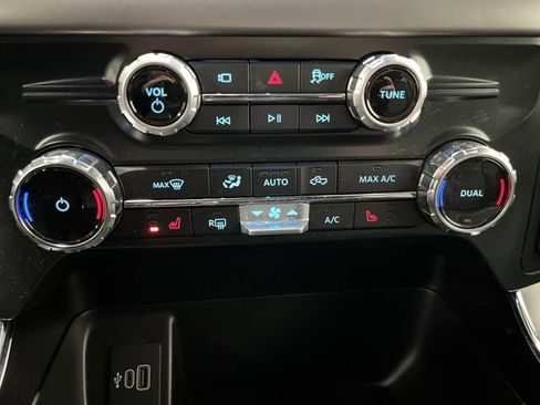 Used 2025 Ford F150 Lightning XLT image 20