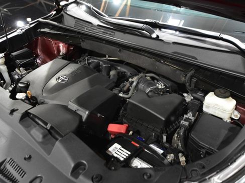 Used 2019 Toyota Highlander XLE AWD/4WD image 52