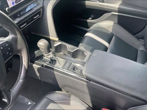Used 2025 Toyota Camry SE w/ Convenience Package FWD image 15