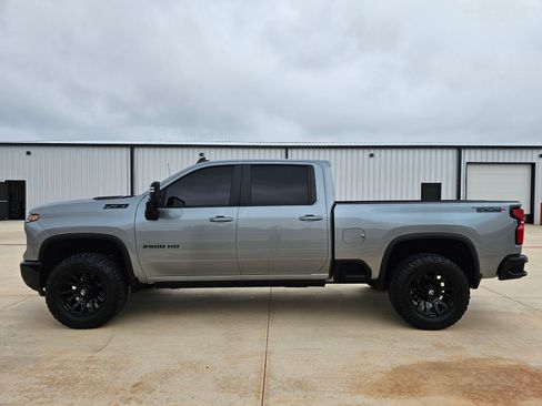 Used 2025 Chevrolet Silverado 2500 LT w/ Trail Boss Package AWD/4WD image 9