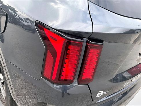 Used 2021 Kia Sorento S w/ Panoramic Sunroof Package FWD image 32
