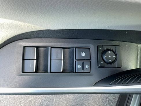 Used 2022 Toyota RAV4 XLE image 22