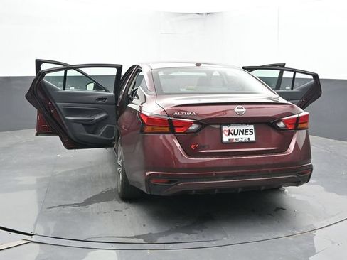 Used 2025 Nissan Altima 2.5 SV FWD image 32