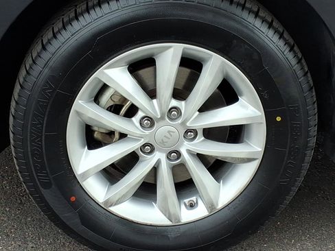 Used 2018 Kia Sorento LX image 9