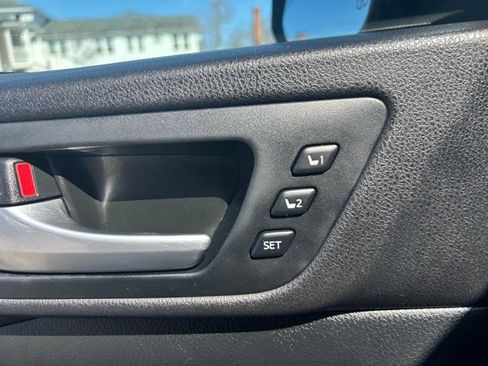 Used 2015 Toyota RAV4 XLE AWD/4WD image 14