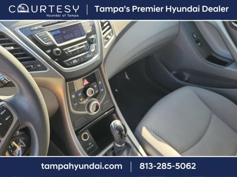 Used 2015 Hyundai Elantra SE image 16