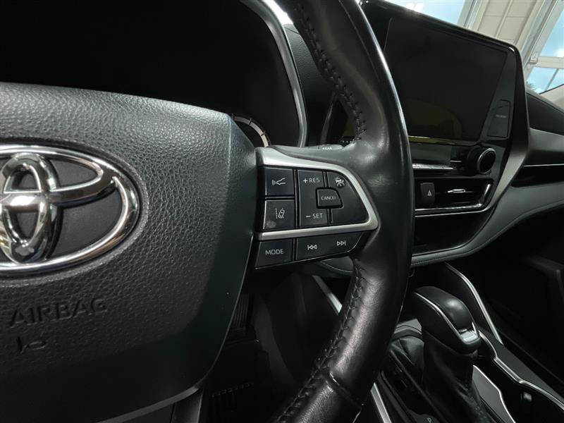 Used 2023 Toyota Highlander XLE FWD image 22