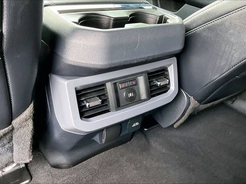 Used 2024 Ford F250 Lariat w/ Lariat Ultimate Package AWD/4WD image 33