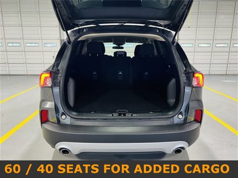 Used 2020 Ford Escape SE image 10
