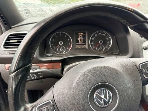 Used 2012 Volkswagen Eos Lux FWD image 26