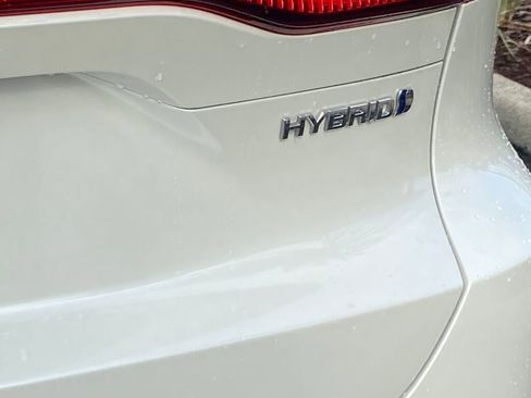 Used 2021 Toyota Venza LE image 12