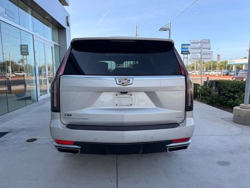 Used 2021 Cadillac Escalade Premium Luxury w/ LPO, Illumination Package image 17