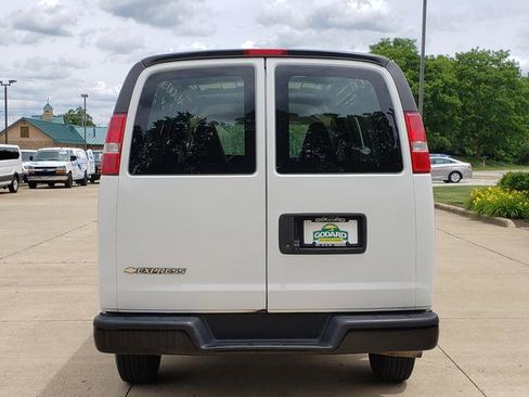Used 2018 Chevrolet Express 2500 w/ Driver Convenience Package RWD image 4
