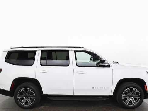Used 2024 Jeep Wagoneer Series II w/ Flexible Seating Group RWD image 18
