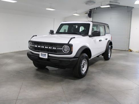 New 2025 Ford Bronco 4-Door image 3