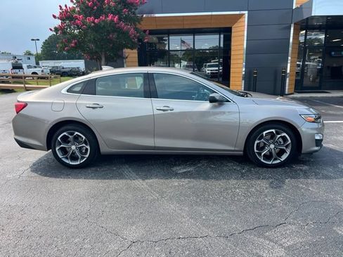 Used 2024 Chevrolet Malibu LT FWD image 2