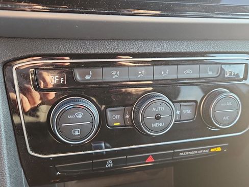 Used 2023 Volkswagen Atlas Cross Sport SE image 16