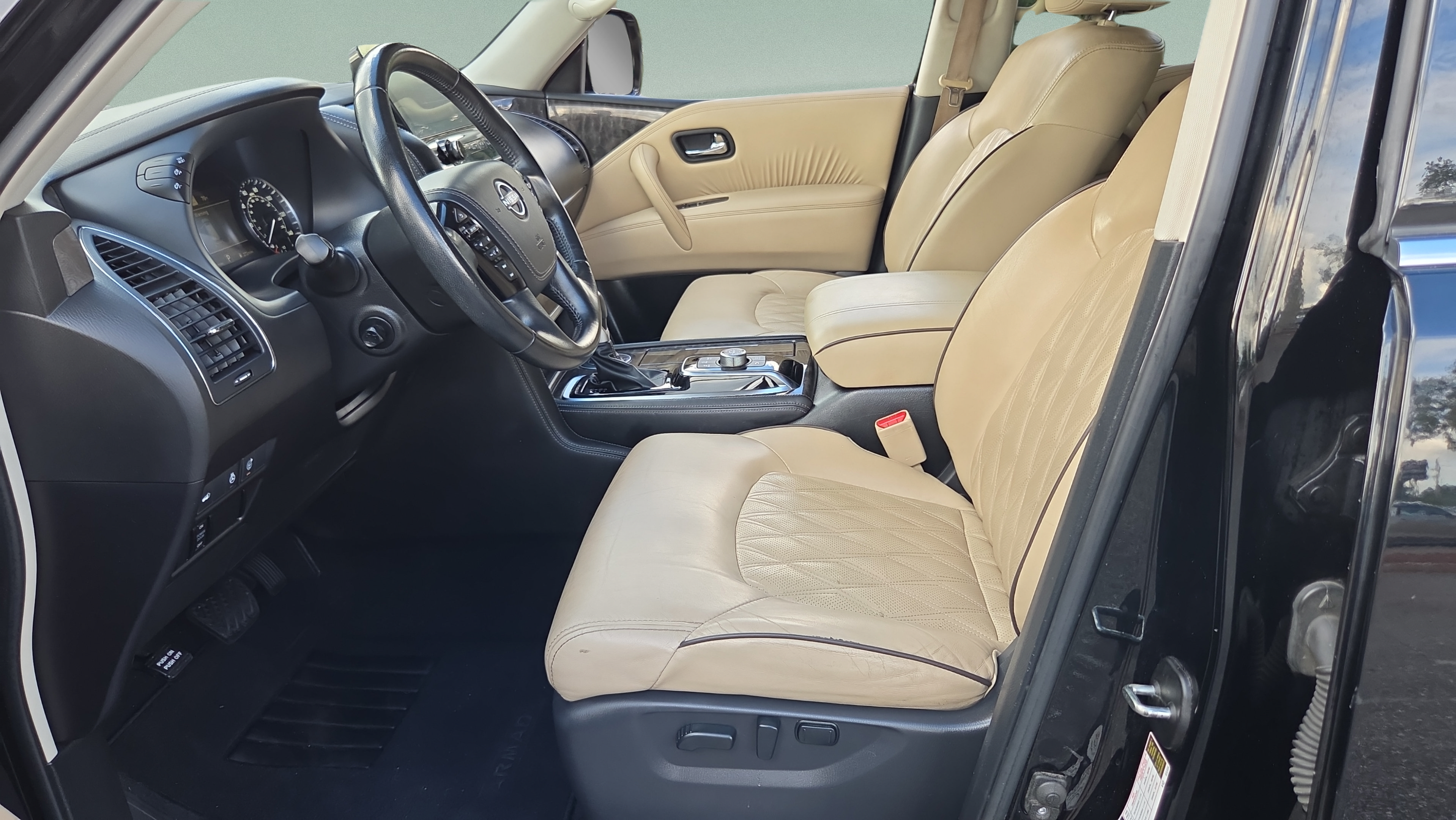 Used 2022 Nissan Armada Platinum w/ Captain's Chairs Package RWD image 9