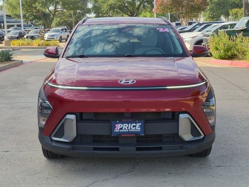Used 2024 Hyundai Kona SEL FWD image 2