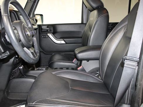 Used 2016 Jeep Wrangler Unlimited Sahara w/ Dual Top Group image 21