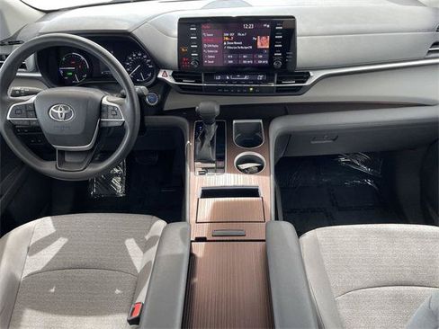 Certified 2021 Toyota Sienna LE FWD image 22