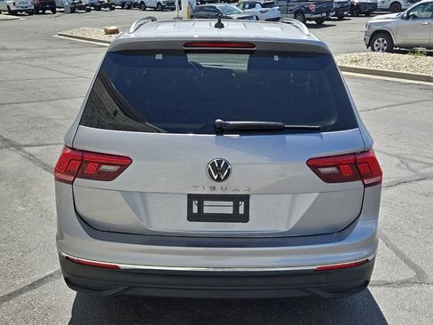 Used 2023 Volkswagen Tiguan SE w/ Panoramic Sunroof Package FWD image 5