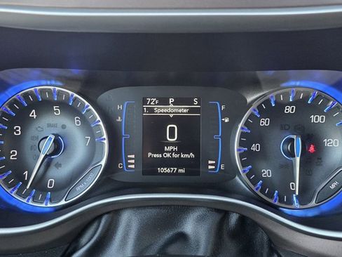 Used 2022 Chrysler Voyager LX image 19