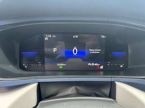 Used 2023 Volkswagen Taos SE w/ Black Wheel Package image 11