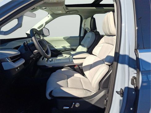 New 2025 Lincoln Navigator L Reserve image 13