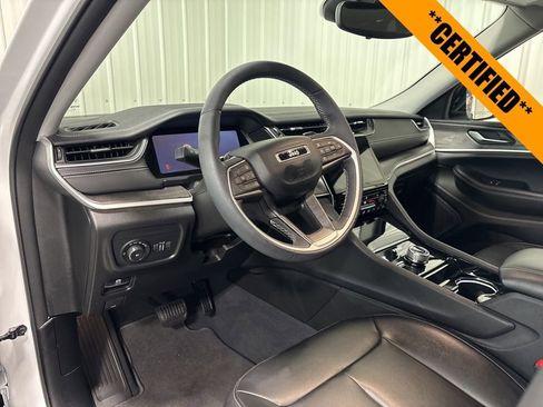 Used 2023 Jeep Grand Cherokee Limited AWD/4WD image 5