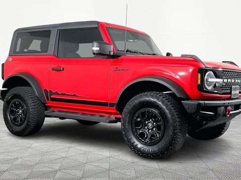 Used 2022 Ford Bronco Wildtrak image 3